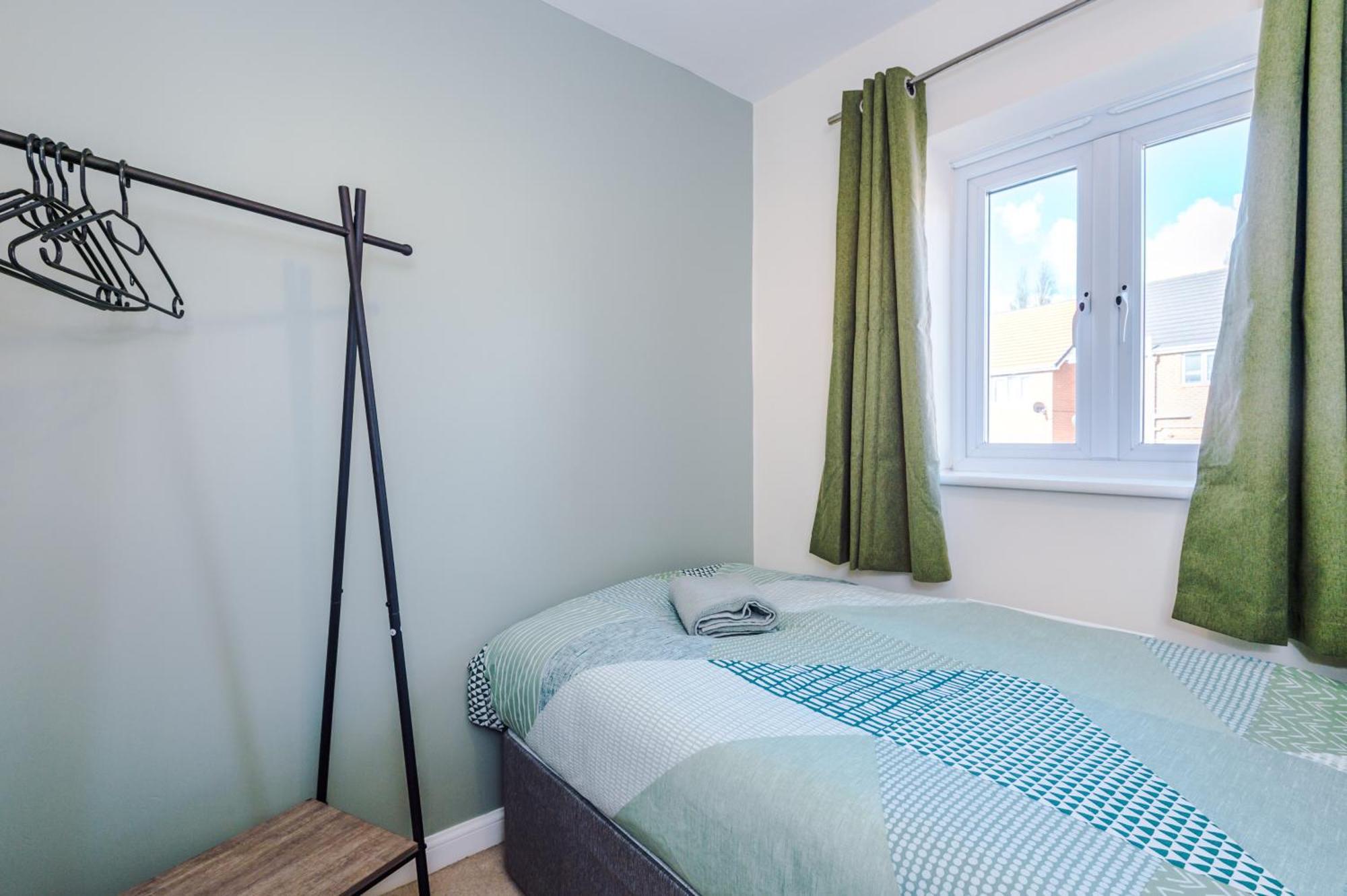 Villa Modern Semi Detached In A Quiet Location, Driveway Parking Ewloe Exterior foto
